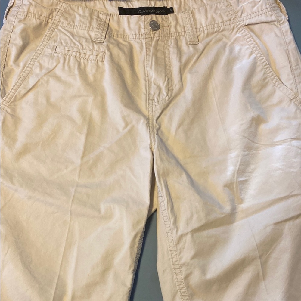 Calvin Klein Cream Capris with Classic Design
